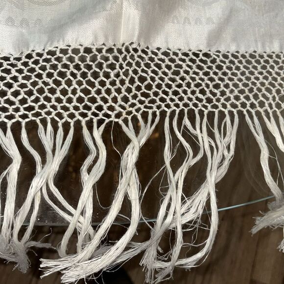 Elegant Vintage Italian Cream Table Runner with Fringe - Picture 3 of 4